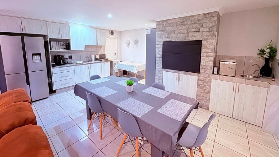 5 Bedroom Property for Sale in Reebok Western Cape